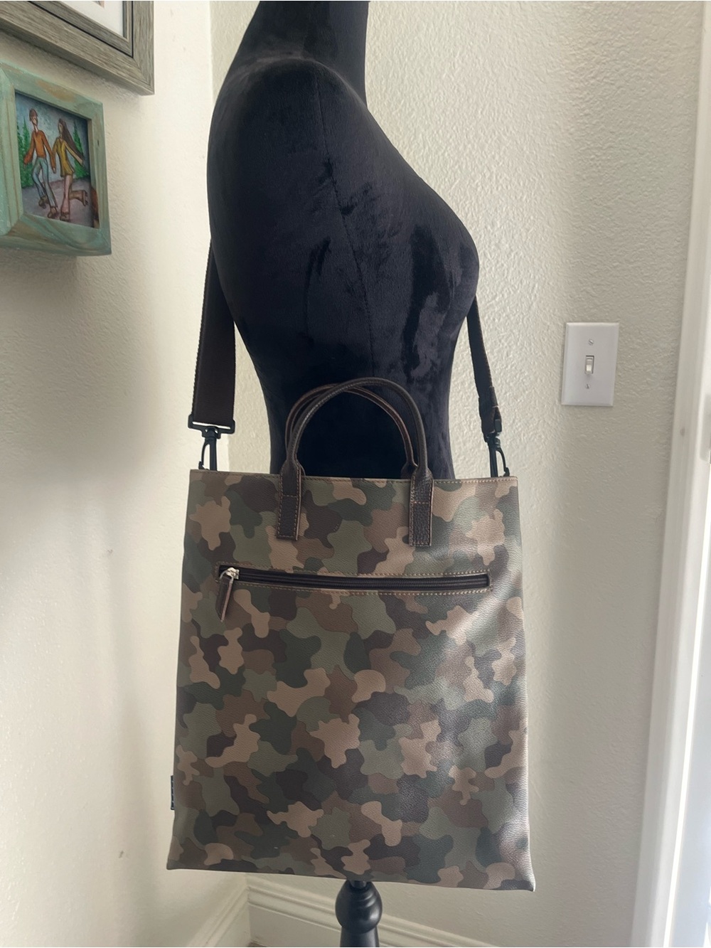 Sturdy Camouflage Leather Messenger Bag with Adjustable Crossbody Strap